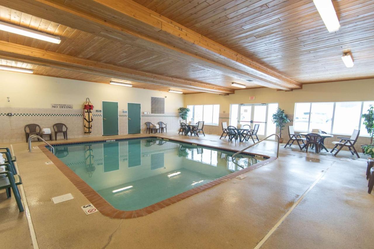 Holiday Inn Express & Suites Marquette By Ihg Bagian luar foto