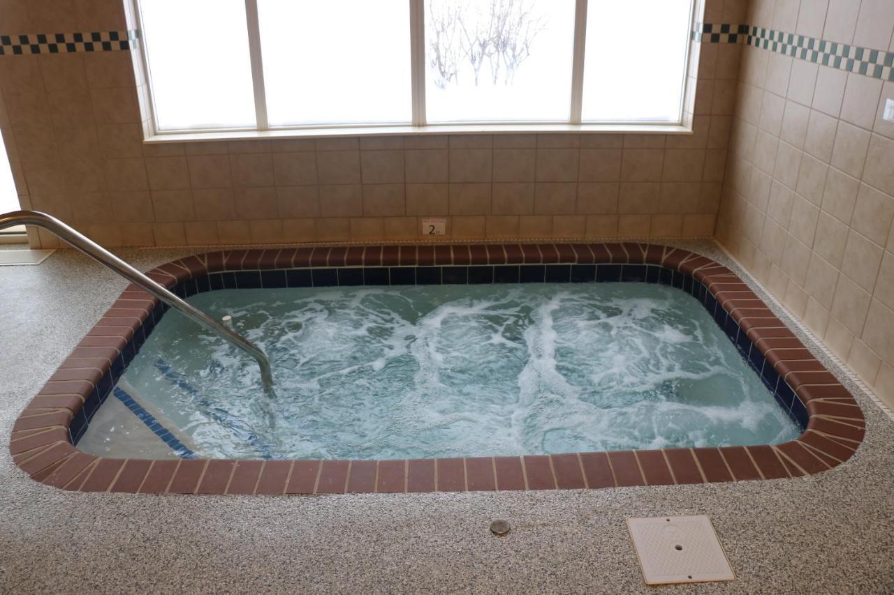 Holiday Inn Express & Suites Marquette By Ihg Bagian luar foto