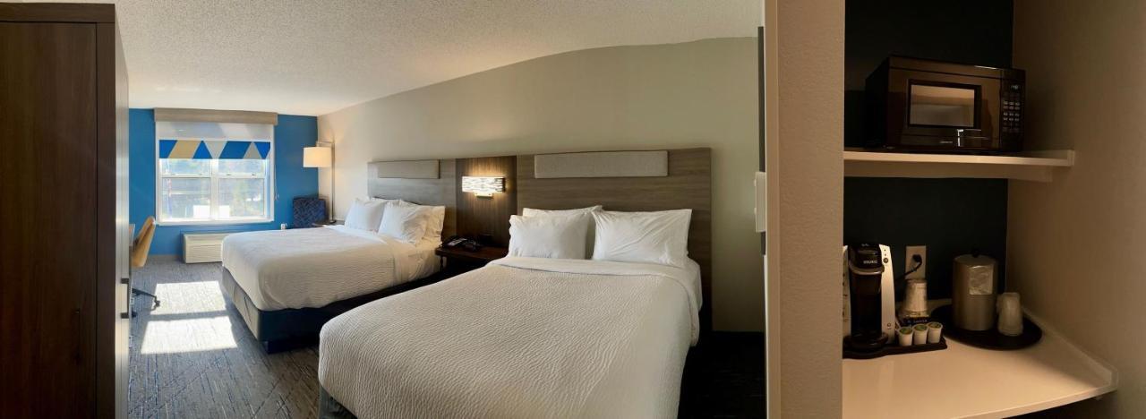 Holiday Inn Express & Suites Marquette By Ihg Bagian luar foto