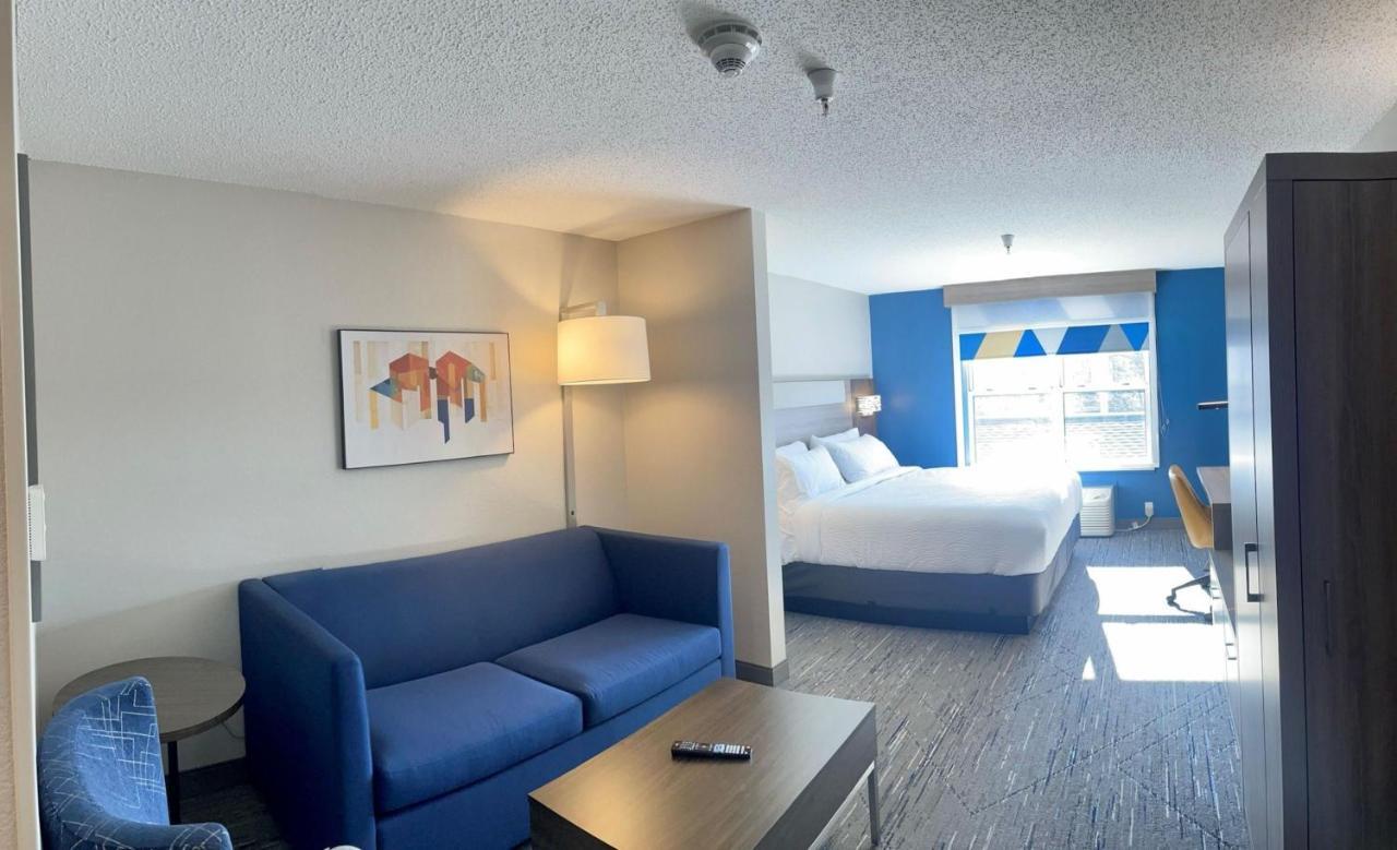 Holiday Inn Express & Suites Marquette By Ihg Bagian luar foto