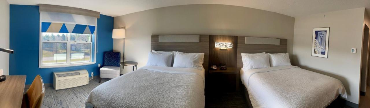 Holiday Inn Express & Suites Marquette By Ihg Bagian luar foto