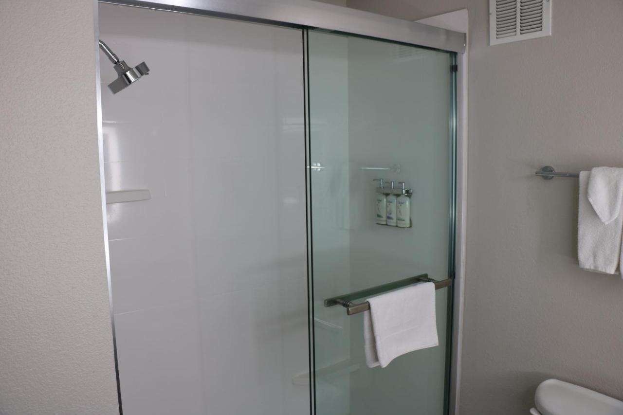 Holiday Inn Express & Suites Marquette By Ihg Bagian luar foto