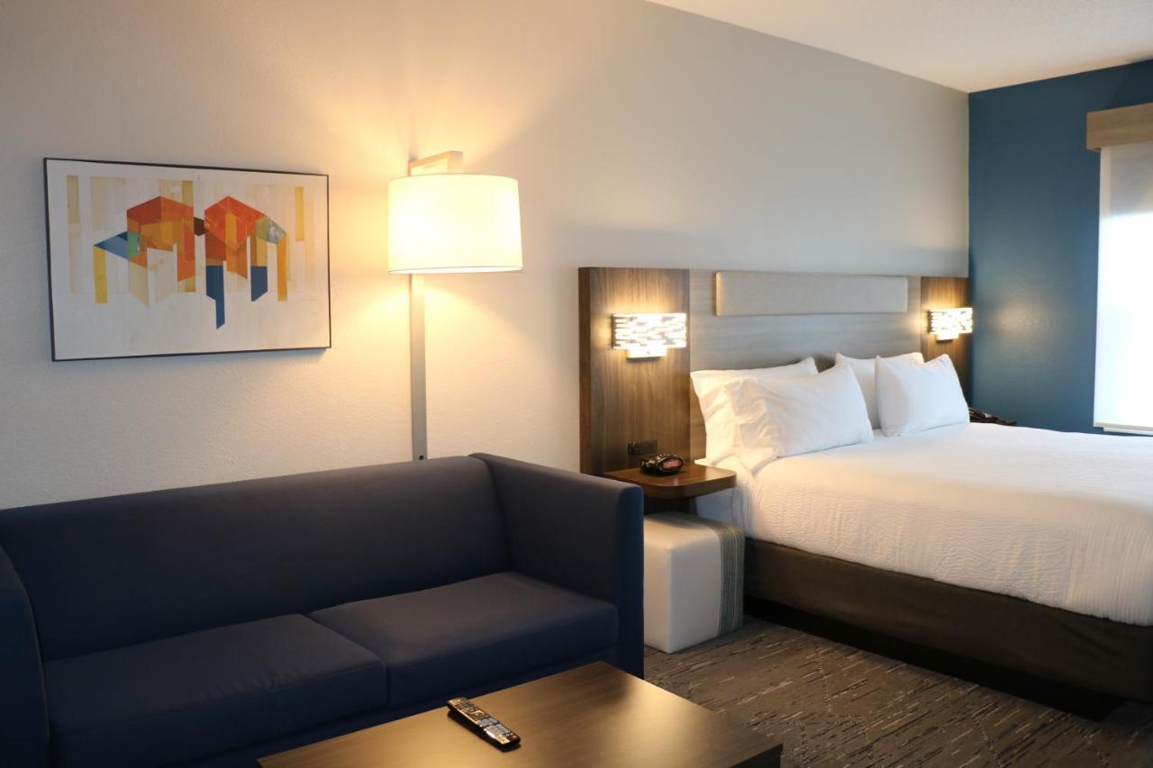 Holiday Inn Express & Suites Marquette By Ihg Bagian luar foto
