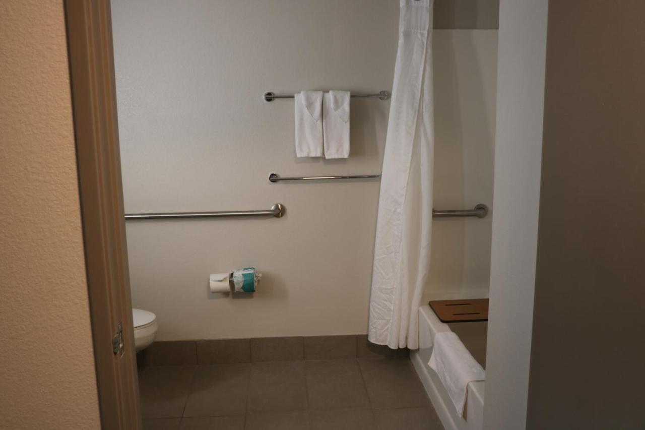 Holiday Inn Express & Suites Marquette By Ihg Bagian luar foto
