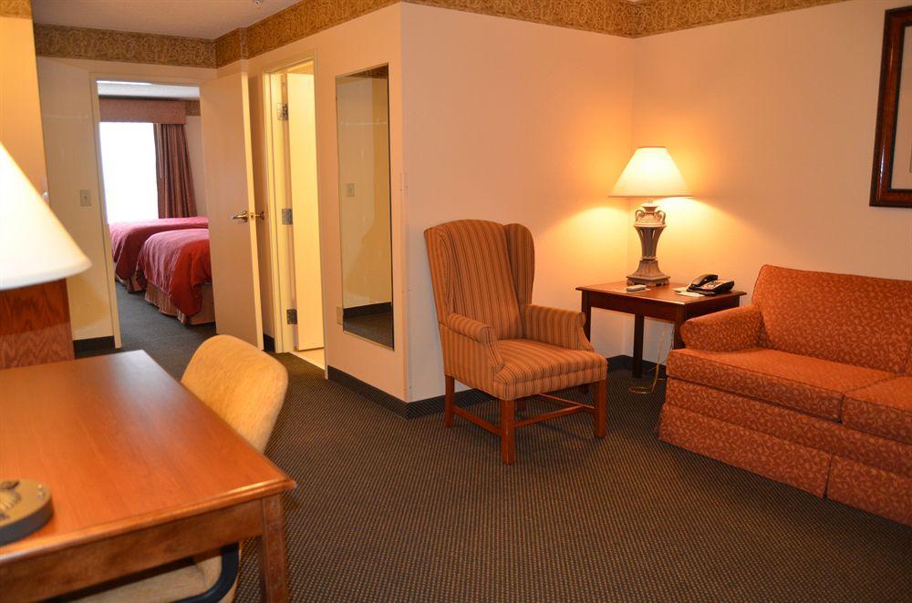 Holiday Inn Express & Suites Marquette By Ihg Ruang foto