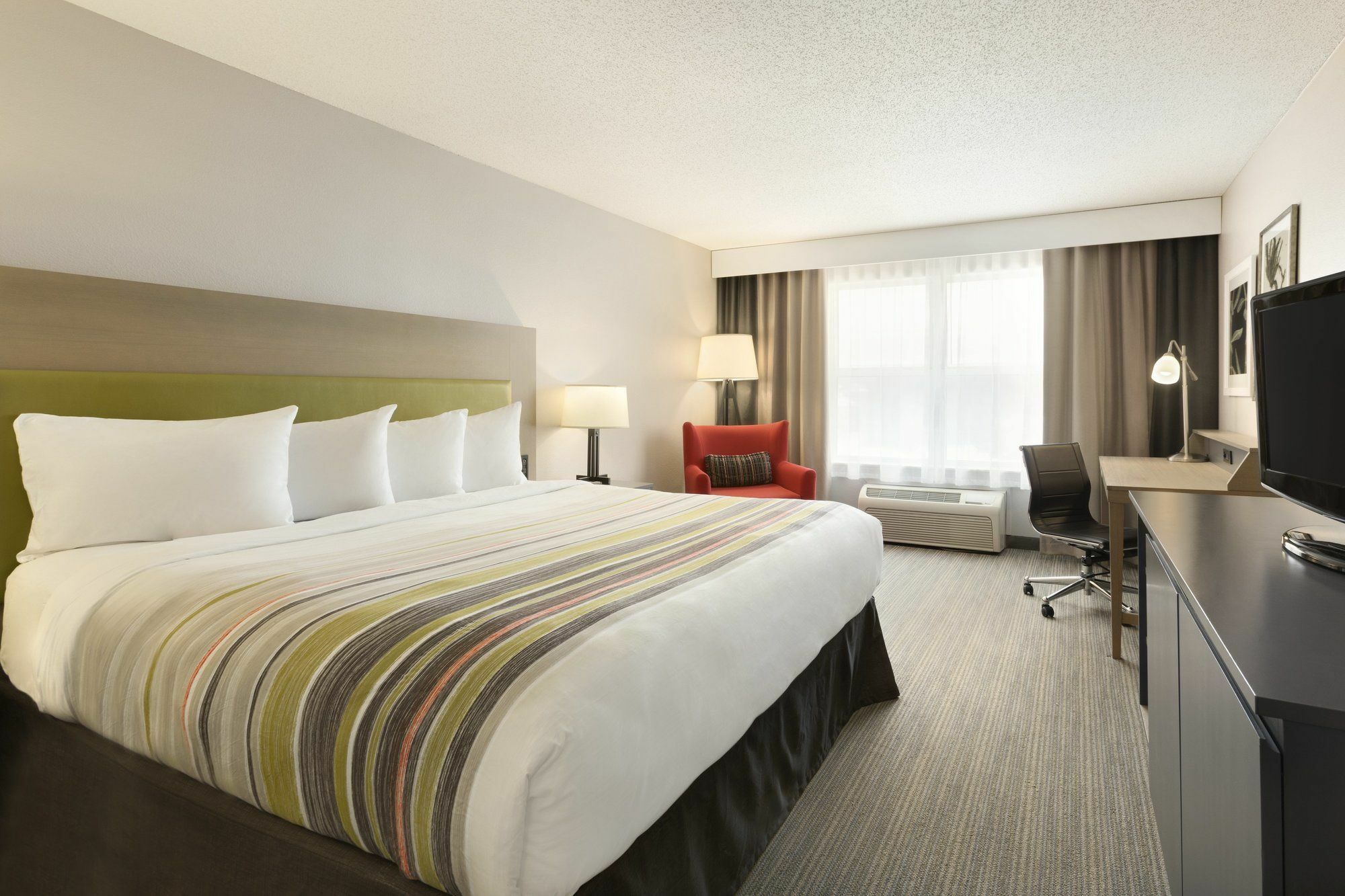 Holiday Inn Express & Suites Marquette By Ihg Bagian luar foto