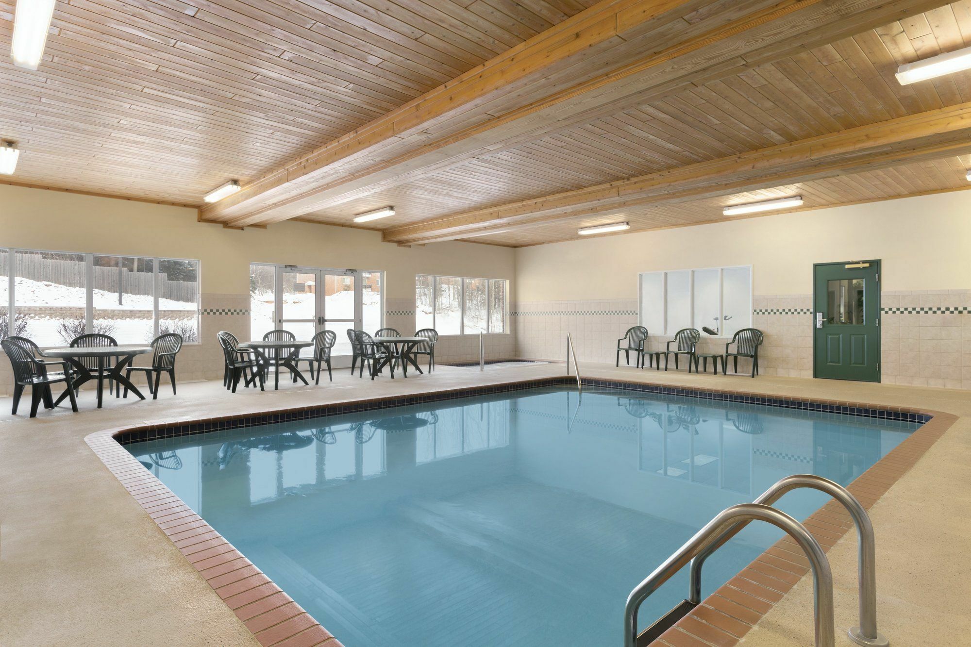 Holiday Inn Express & Suites Marquette By Ihg Bagian luar foto