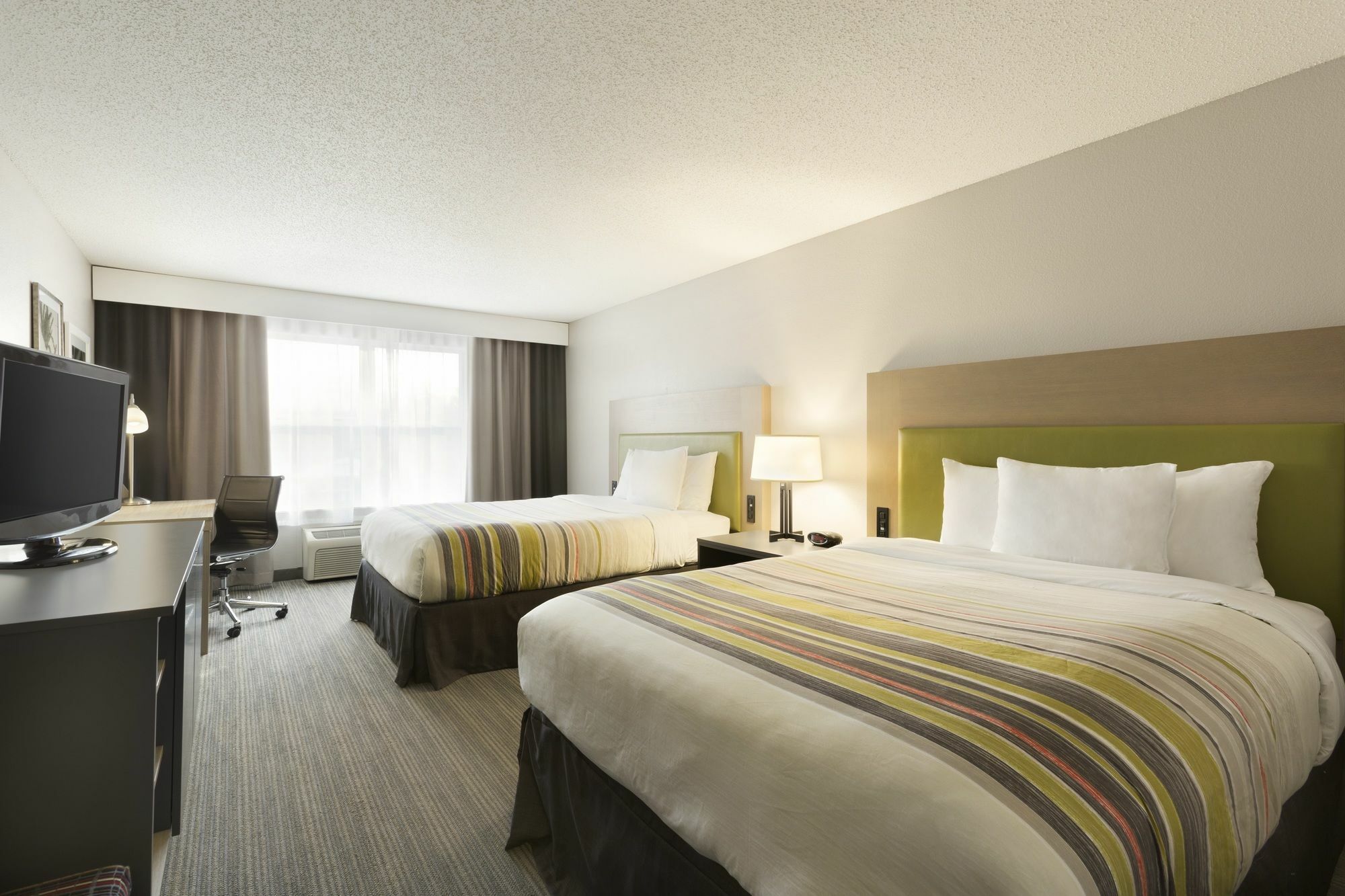 Holiday Inn Express & Suites Marquette By Ihg Bagian luar foto